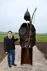 Monument van bomscherven op vliegbasis