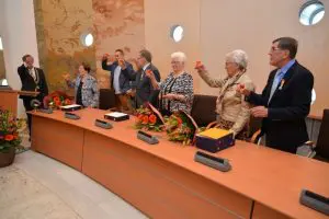 3 Volkelnaren Koninklijk onderscheiden met lintje