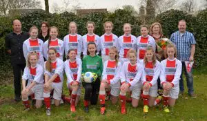 v.d. Cruijsen /uwkeukenopmaat.nl nieuwe shirtsponsor Volkel MO-15 1