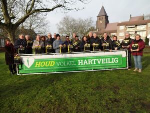 Volkel weer Hartveilig na overhandiging 18 nieuwe AED’s